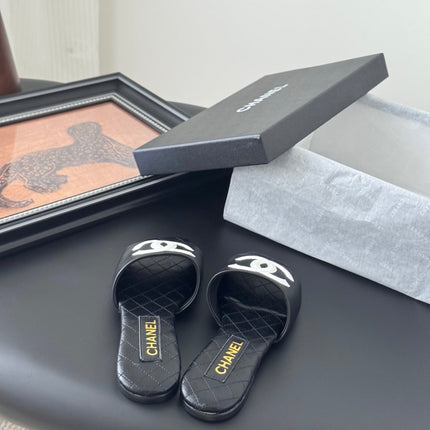 SLIPPER IN BLACK CALFSKIN