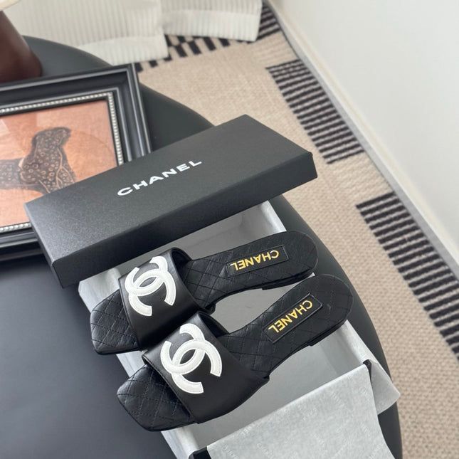 SLIPPER IN BLACK CALFSKIN