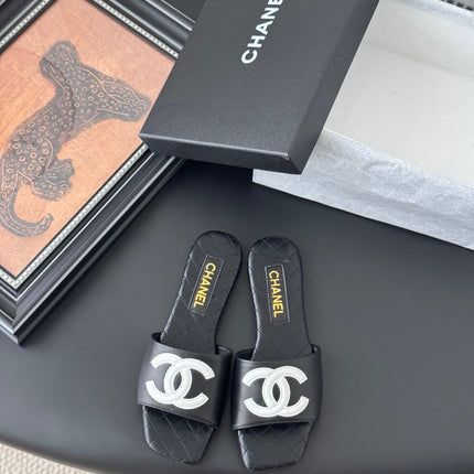 SLIPPER IN BLACK CALFSKIN