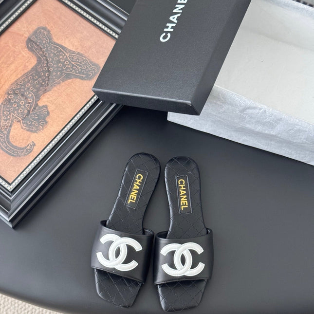 SLIPPER IN BLACK CALFSKIN