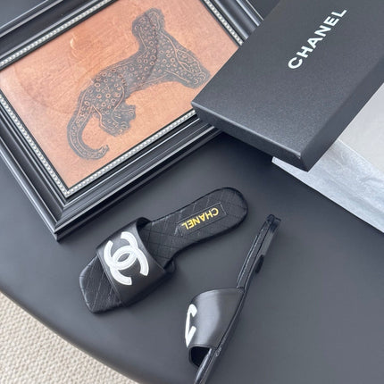 SLIPPER IN BLACK CALFSKIN