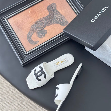 SLIPPER IN WHITE CALFSKIN