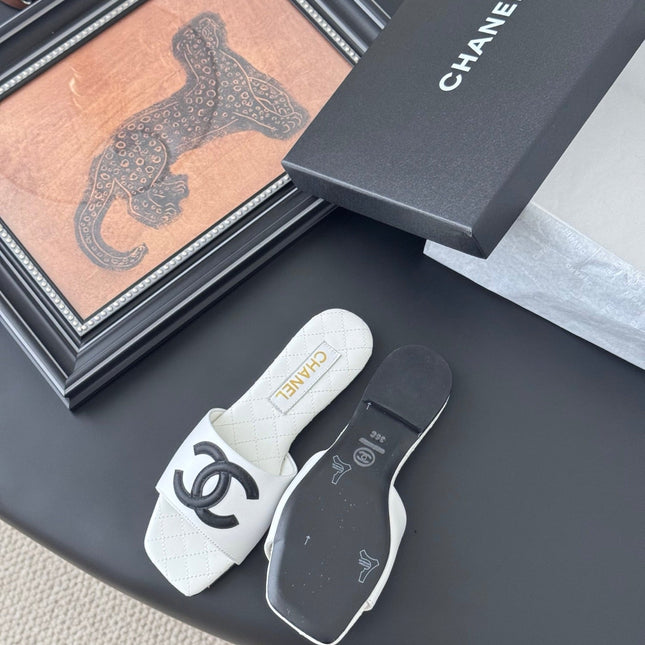 SLIPPER IN WHITE CALFSKIN