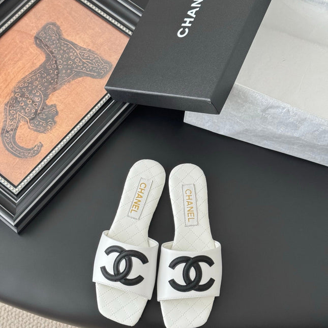 SLIPPER IN WHITE CALFSKIN