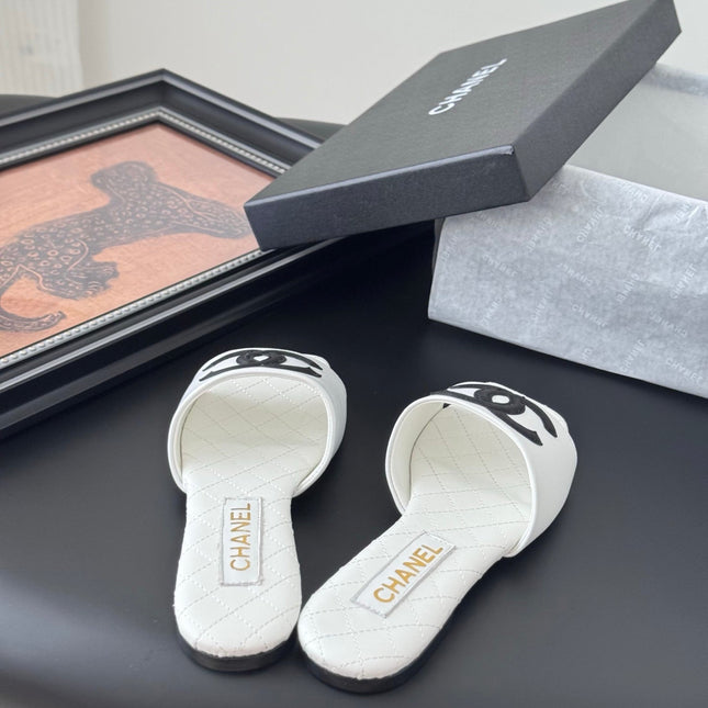 SLIPPER IN WHITE CALFSKIN