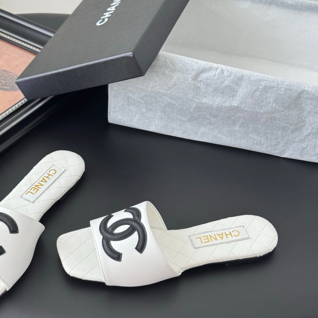 SLIPPER IN WHITE CALFSKIN