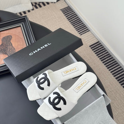 SLIPPER IN WHITE CALFSKIN