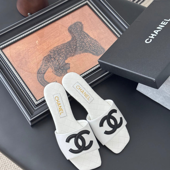 SLIPPER IN WHITE CALFSKIN