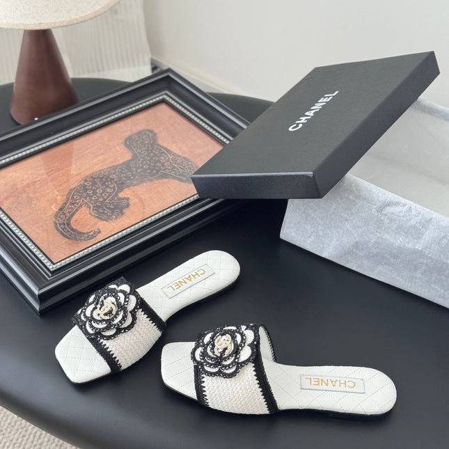 SLIPPER IN WHITE AND BLACK CALFSKIN MIX WOOL