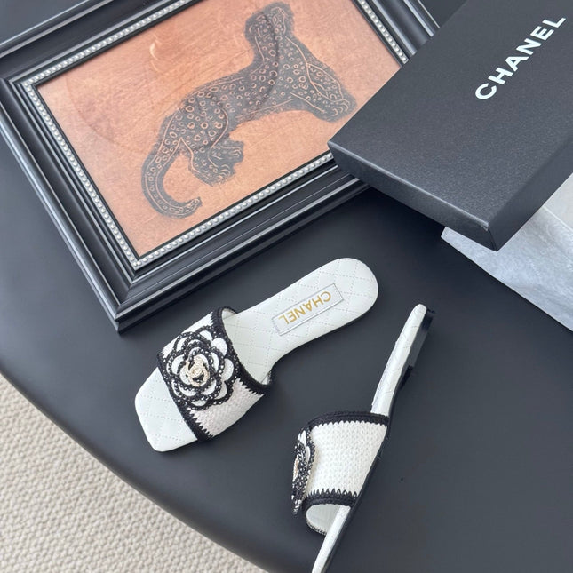 SLIPPER IN WHITE AND BLACK CALFSKIN MIX WOOL