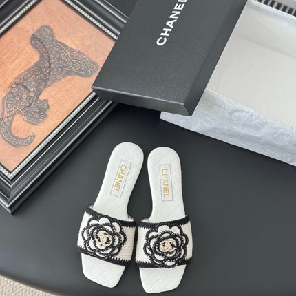 SLIPPER IN WHITE AND BLACK CALFSKIN MIX WOOL