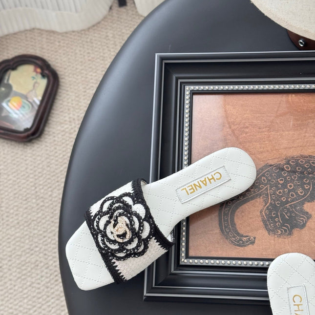 SLIPPER IN WHITE AND BLACK CALFSKIN MIX WOOL