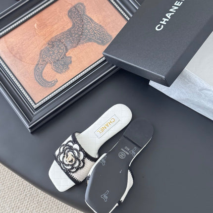 SLIPPER IN WHITE AND BLACK CALFSKIN MIX WOOL