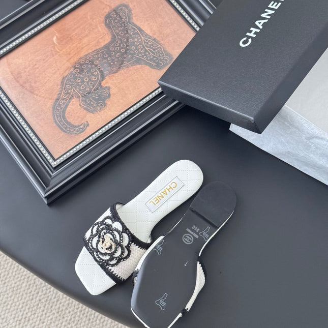 SLIPPER IN WHITE AND BLACK CALFSKIN MIX WOOL