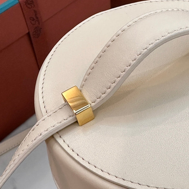 EXTRA CASE MEDIUM 16 BAG IN WHITE CREAM SMOOTH CALFSKIN WITH GOLD HARDWARE