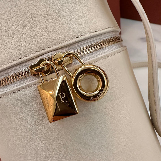 EXTRA CASE MEDIUM 16 BAG IN WHITE CREAM SMOOTH CALFSKIN WITH GOLD HARDWARE