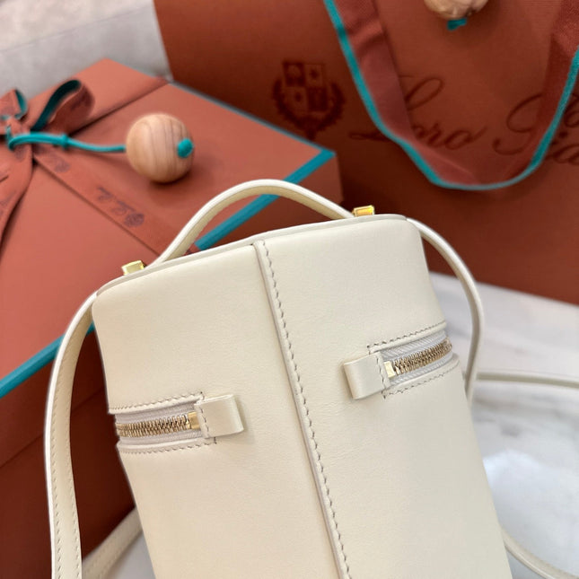EXTRA CASE MEDIUM 16 BAG IN WHITE CREAM SMOOTH CALFSKIN WITH GOLD HARDWARE