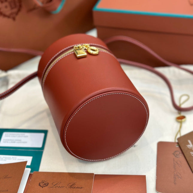 EXTRA CASE MEDIUM 16 BAG IN MARS RED SMOOTH CALFSKIN WITH GOLD HARDWARE