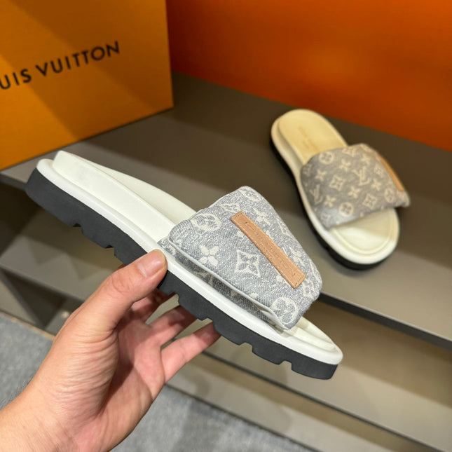 LV VELCRO SLIPPERS IN GREY MONOGRAM JACQUARD