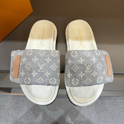 LV VELCRO SLIPPERS IN GREY MONOGRAM JACQUARD