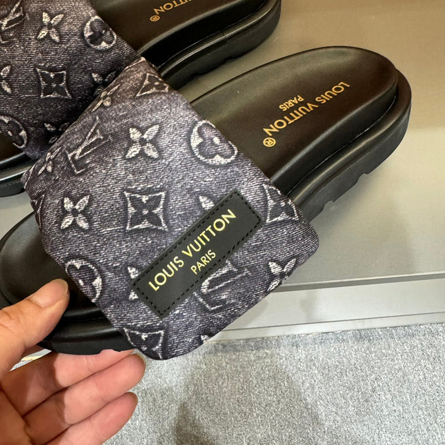 LV VELCRO SLIPPERS IN ASH GREY MONOGRAM JACQUARD