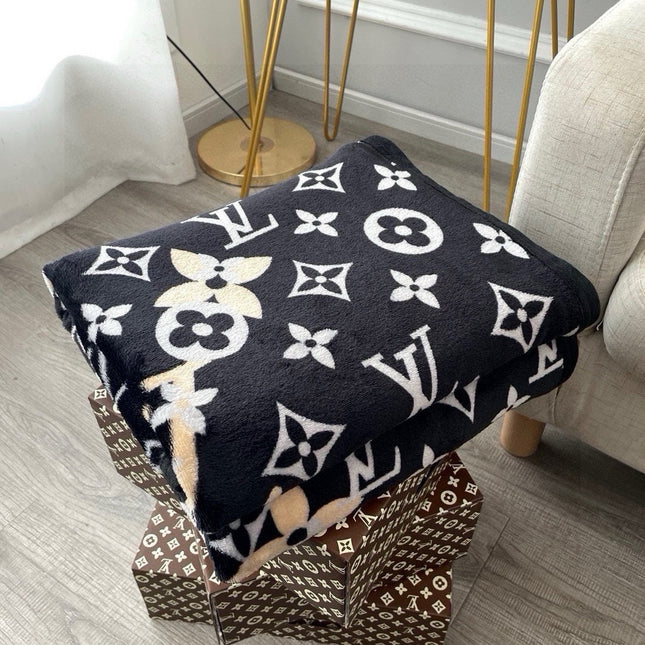 MONOGRAM BLANKET IN BLACK LAMB FUR 418573