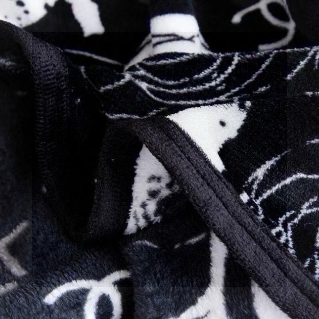 FLOWER BLANKET IN BLACK MIX WHITE MILK VELVET 418580