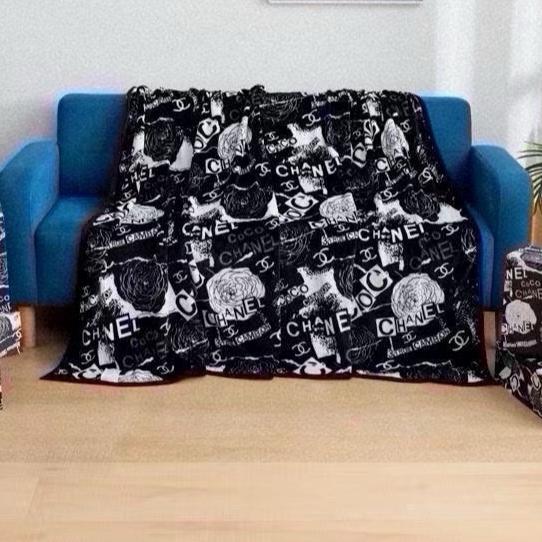 FLOWER BLANKET IN BLACK MIX WHITE MILK VELVET 418580