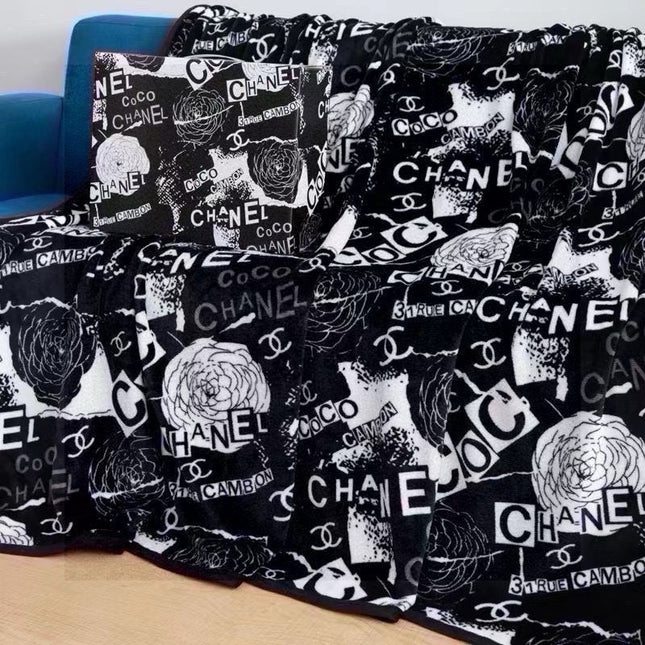 FLOWER BLANKET IN BLACK MIX WHITE MILK VELVET 418580