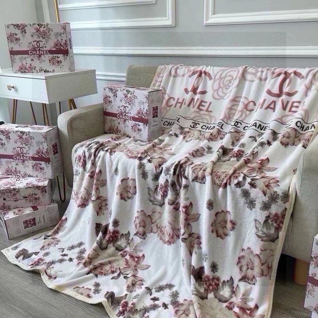FLOWER BLANKET IN COLORFUL MILK VELVET 420225