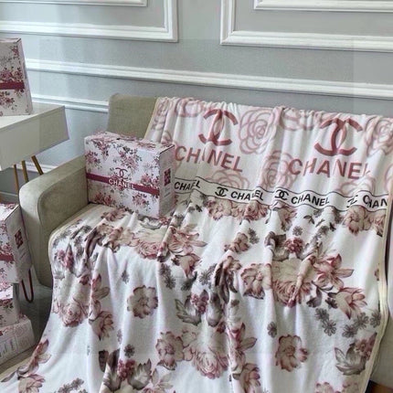 FLOWER BLANKET IN COLORFUL MILK VELVET 420225