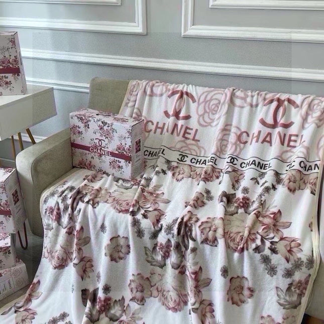 FLOWER BLANKET IN COLORFUL MILK VELVET 420225
