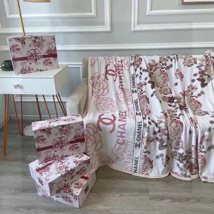 FLOWER BLANKET IN COLORFUL MILK VELVET 420225