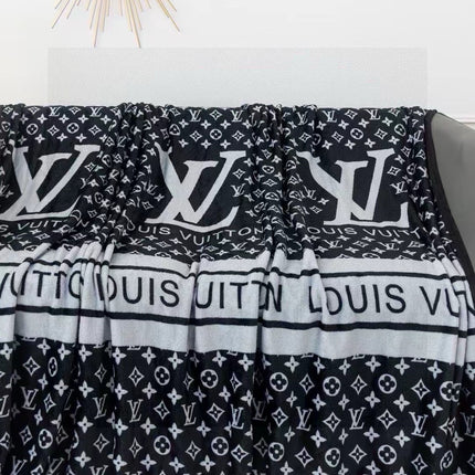 BLANKET IN BLACK MIX WHITE MONOGRAM LAMB FUR 423069