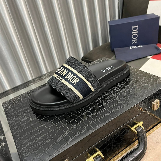 CD SLIDE LETTER SLIPPER BLACK CALFSKIN