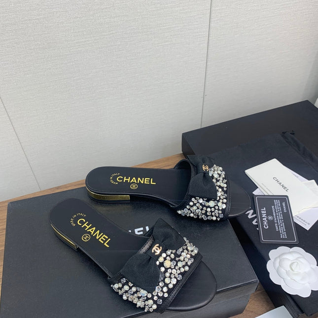 BOW SLIPPERS IN BLACK LAMBSKIN WITH RHINESTONES