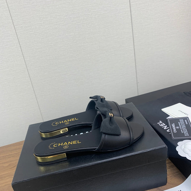 BOW SLIPPERS IN BLACK LAMBSKIN