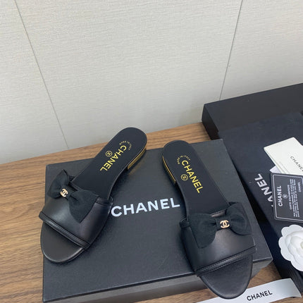 BOW SLIPPERS IN BLACK LAMBSKIN