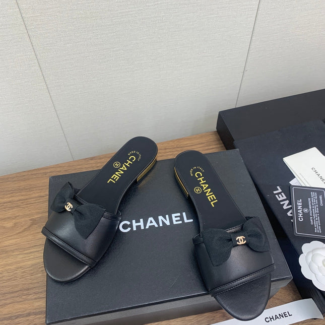 BOW SLIPPERS IN BLACK LAMBSKIN