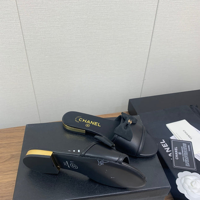 BOW SLIPPERS IN BLACK LAMBSKIN