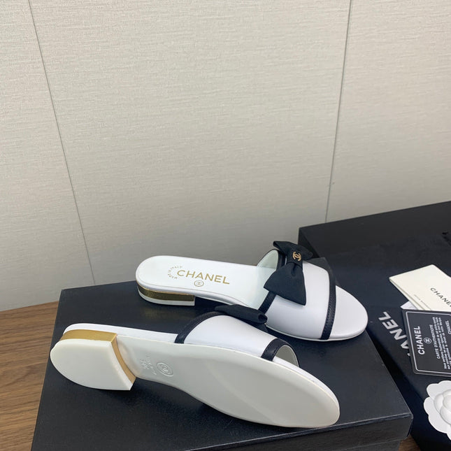 BOW SLIPPERS IN WHITE LAMBSKIN