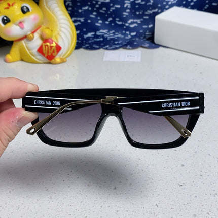 MONTAIGNE SUNGLASS CLUB M7U IN BLACK ACETATE