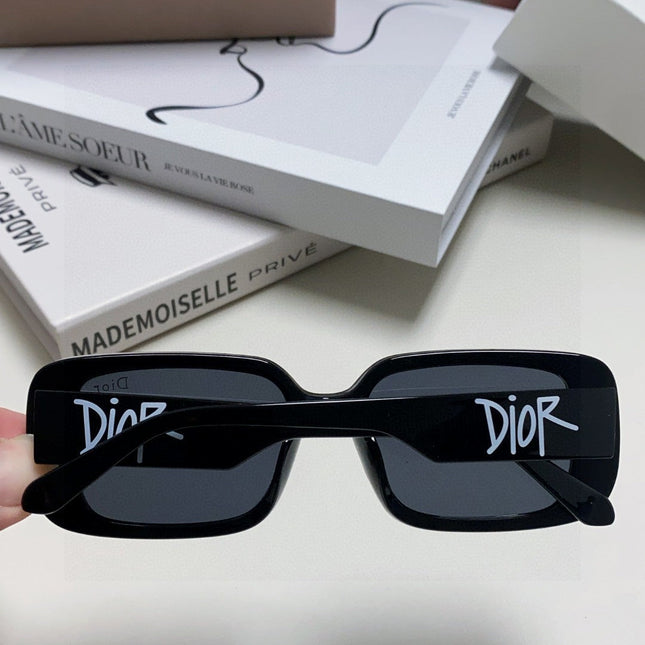 MONTAIGNE SUNGLASS 571596 IN BLACK ACETATE TEXT LOGO