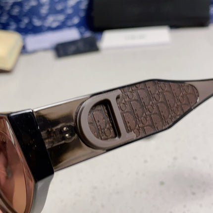 MONTAIGNE SUNGLASS 578112 IN BROWN ACETATE