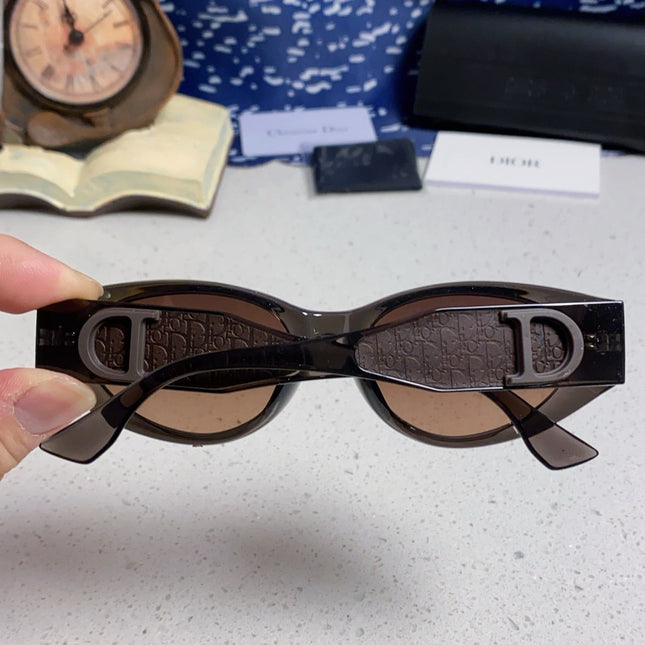MONTAIGNE SUNGLASS 578112 IN BROWN ACETATE