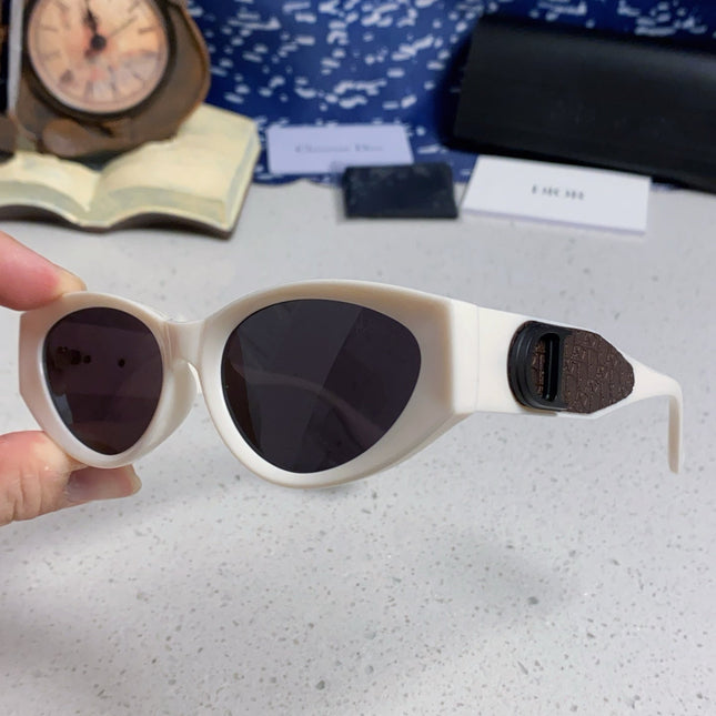 MONTAIGNE SUNGLASS 578113 IN OFF WHITE ACETATE