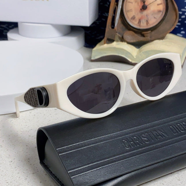 MONTAIGNE SUNGLASS 578113 IN OFF WHITE ACETATE