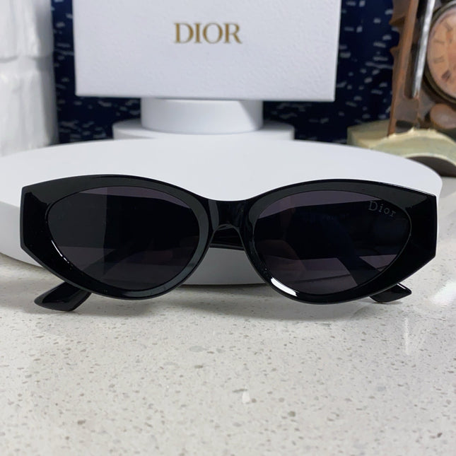 MONTAIGNE SUNGLASS 578115 IN BLACK ACETATE