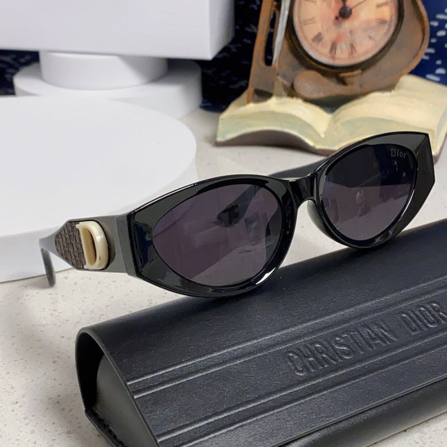 MONTAIGNE SUNGLASS 578115 IN BLACK ACETATE