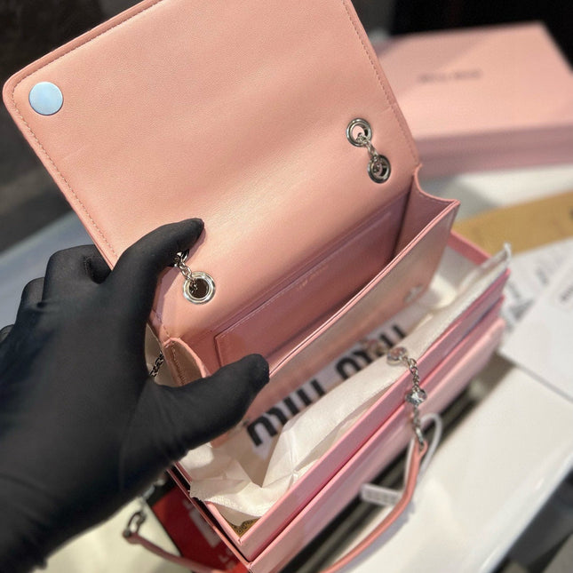 MATELASSÉ CRYSTAL CHAIN BAG 21 IN BABY PINK LAMBSKIN